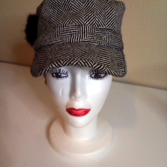 VINTAGE Houndstooth Pom-Pom Wool Paper Boy Cap Rabbit Tail Pom Pom Gently loved - Picture 1 of 4